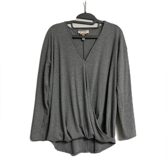 Jessica Simpson Tops - Jessica Simpson nursing top